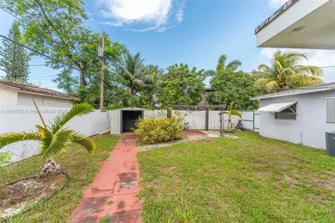 Exterior - 15101 Harrison St, Miami, FL 33176 photo 5 of 6