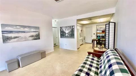 580 NE 139th St, North Miami, FL 33161