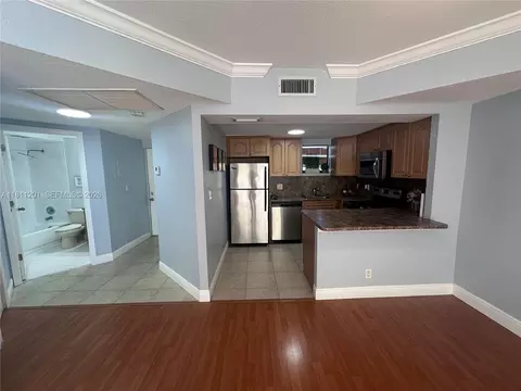 8290 Lake Dr #502, Doral, FL 33166