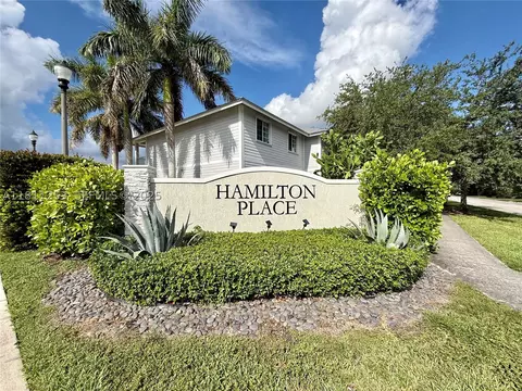 907 SE 17th Ct, Homestead, FL 33034