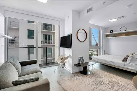 227 NE 2nd St #2208, Miami, FL 33132