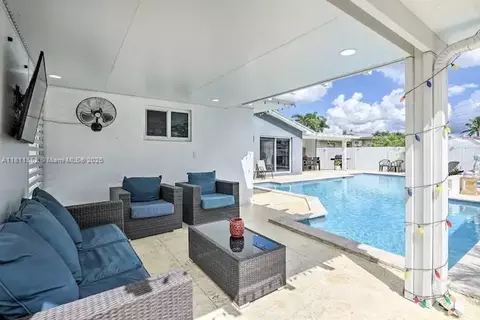 Exterior - 8031 W 14th Ct, Hialeah, FL 33014 photo 6 of 8