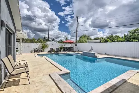 Exterior - 8031 W 14th Ct, Hialeah, FL 33014 photo 4 of 8