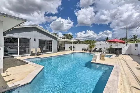 Exterior - 8031 W 14th Ct, Hialeah, FL 33014 photo 3 of 8