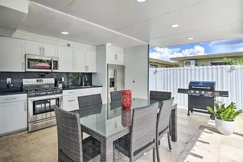 Kitchen - 8031 W 14th Ct, Hialeah, FL 33014 photo 4 of 4