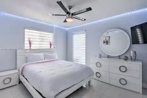 Bedroom - 8031 W 14th Ct, Hialeah, FL 33014 photo 4 of 5