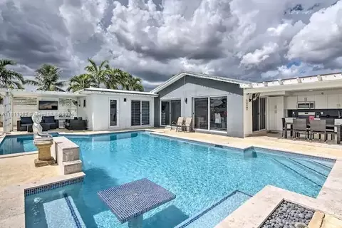 8031 W 14th Ct, Hialeah, FL 33014