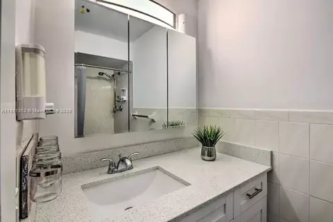 Bath - 8031 W 14th Ct, Hialeah, FL 33014 photo 3 of 4