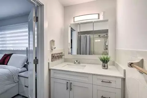 Bath - 8031 W 14th Ct, Hialeah, FL 33014 photo 2 of 4