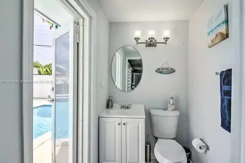Bath - 8031 W 14th Ct, Hialeah, FL 33014 photo 4 of 4