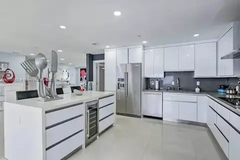 Kitchen - 8031 W 14th Ct, Hialeah, FL 33014 photo 3 of 4