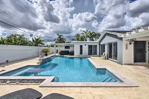 Exterior - 8031 W 14th Ct, Hialeah, FL 33014 photo 5 of 8
