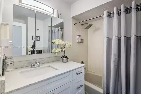 Bath - 8031 W 14th Ct, Hialeah, FL 33014 photo 1 of 4
