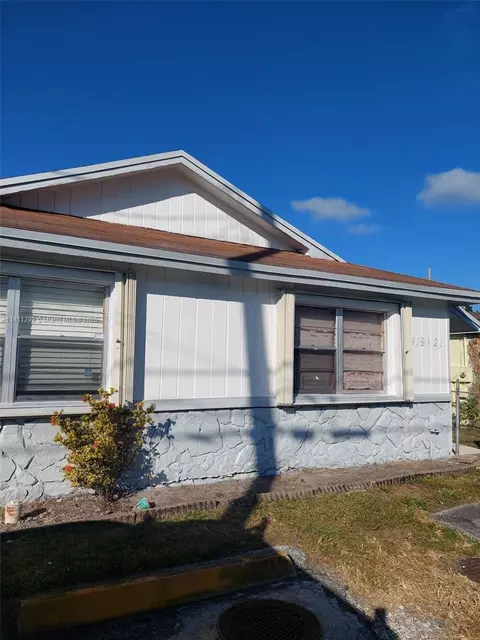 2419-2421 Johnson St, Hollywood, FL 33020