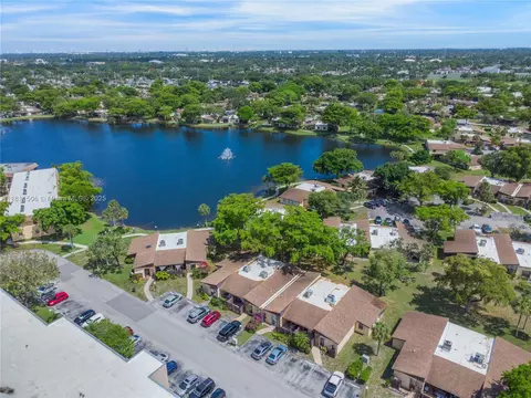 322 Briarwood Cir #1-17, Hollywood, FL 33024
