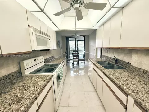 1470 Sheridan St #18C, Hollywood, FL 33020