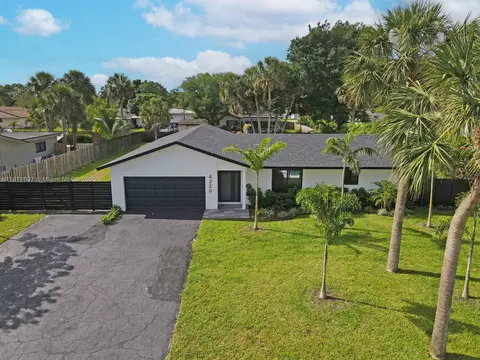 4220 SW 4th St, Plantation, FL 33317