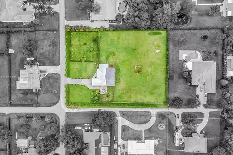 13711 SW 29th St, Davie, FL 33330