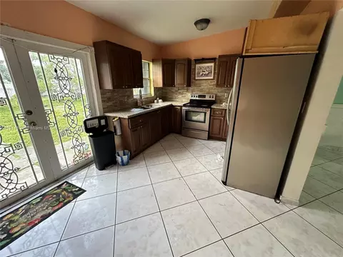 315 W 44th St, Hialeah, FL 33012 photo 8