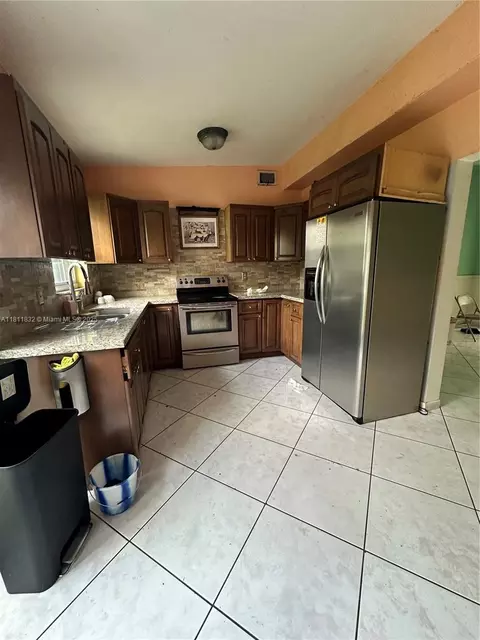 315 W 44th St, Hialeah, FL 33012 photo 18