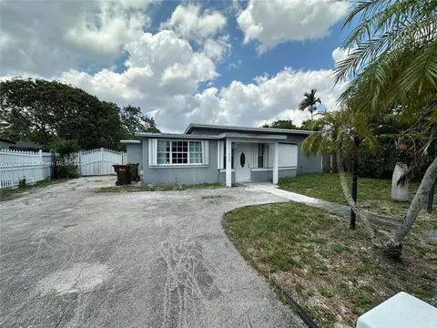 315 W 44th St, Hialeah, FL 33012