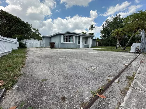 315 W 44th St, Hialeah, FL 33012 photo 2