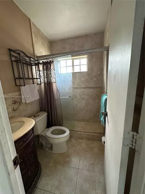 315 W 44th St, Hialeah, FL 33012 photo 12