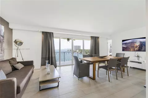 11111 Biscayne Blvd #8C, Miami, FL 33181