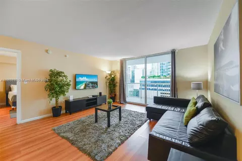 1200 Brickell Bay Dr #2120, Miami, FL 33131