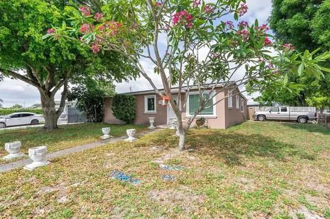 840 N 68th Ter, Hollywood, FL 33024
