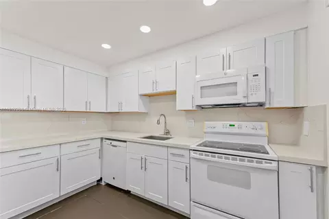 3253 Foxcroft Rd #G312, Miramar, FL 33025