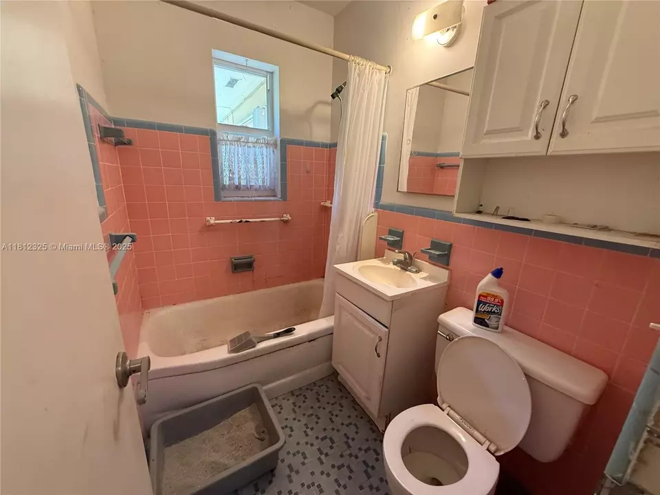 Bath - 13240 NE 4th Ave, North Miami, FL 33161 photo 2 of 2