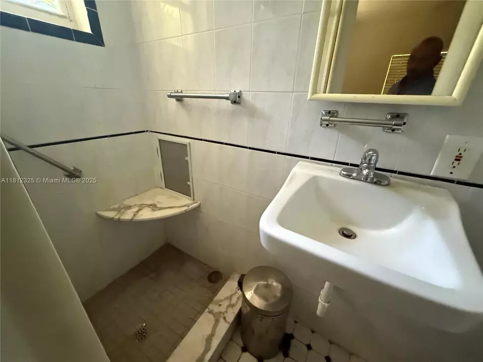 Bath - 13240 NE 4th Ave, North Miami, FL 33161 photo 1 of 2