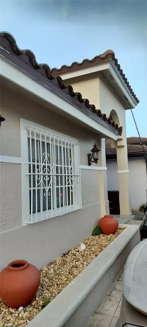 Exterior - 3149 W 68th Pl, Hialeah, FL 33018 photo 2 of 3