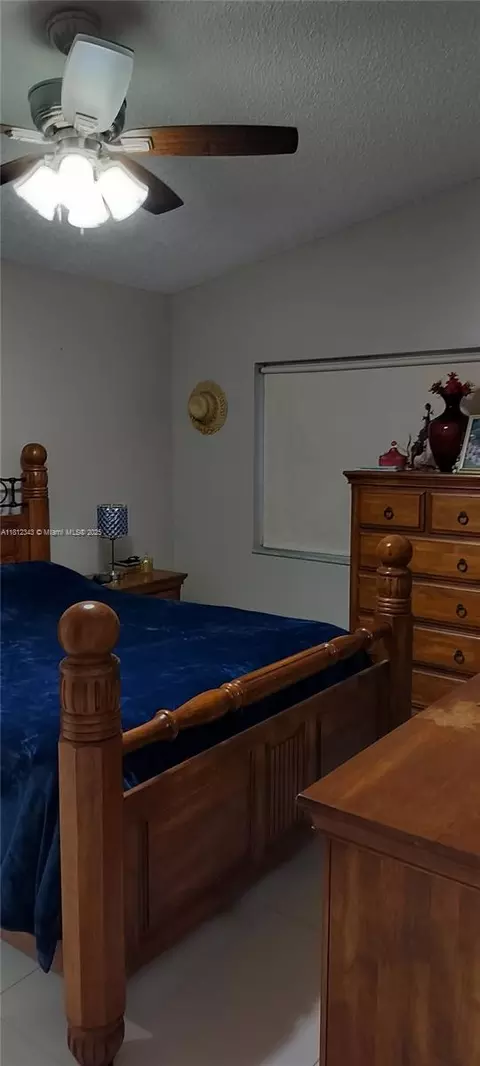 Bedroom - 3149 W 68th Pl, Hialeah, FL 33018 photo 4 of 10
