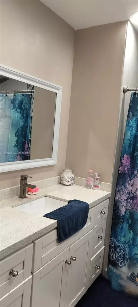 Bath - 3149 W 68th Pl, Hialeah, FL 33018 photo 1 of 8