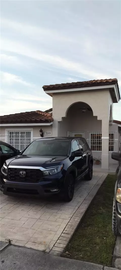 3149 W 68th Pl, Hialeah, FL 33018