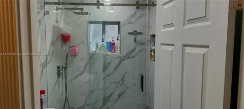 Bath - 3149 W 68th Pl, Hialeah, FL 33018 photo 6 of 8
