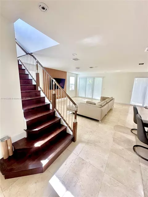 10450 NW 69th Ter, Doral, FL 33178
