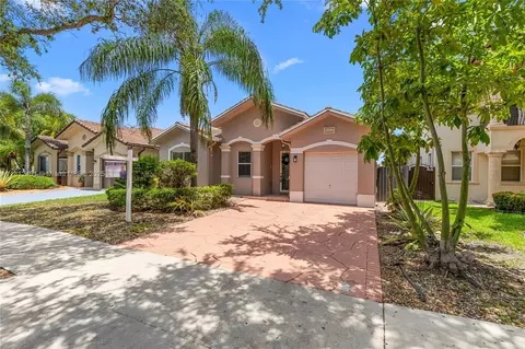 8887 NW 139th Ter, Miami Lakes, FL 33018
