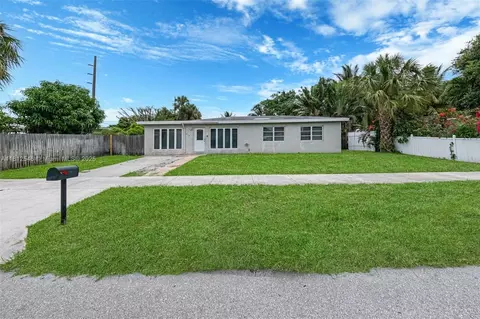 610 Snowden Dr, Lake Worth, FL 33461