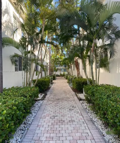 340 84th St #2, Miami Beach, FL 33141