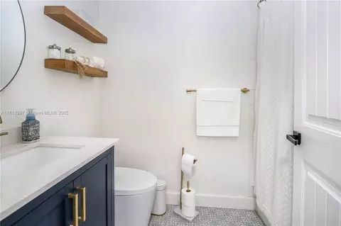 Bath - 17543 SW 142nd Ct, Miami, FL 33177 photo 1 of 4