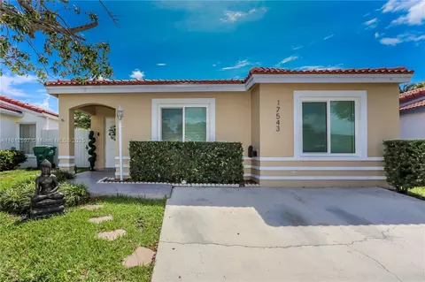 Exterior - 17543 SW 142nd Ct, Miami, FL 33177 photo 1 of 3
