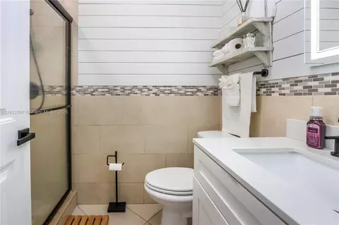 Bath - 17543 SW 142nd Ct, Miami, FL 33177 photo 4 of 4
