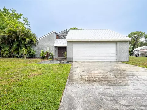802 SE Kendall Ave, Port Saint Lucie, FL 34983