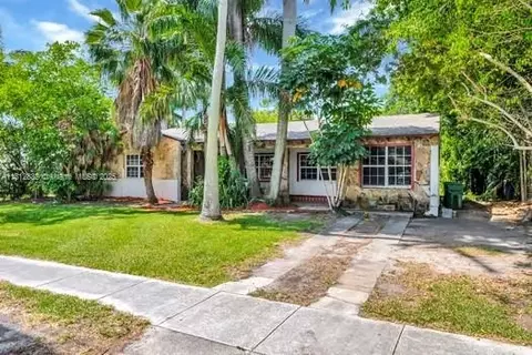 1490 NE 108th St, Miami, FL 33161