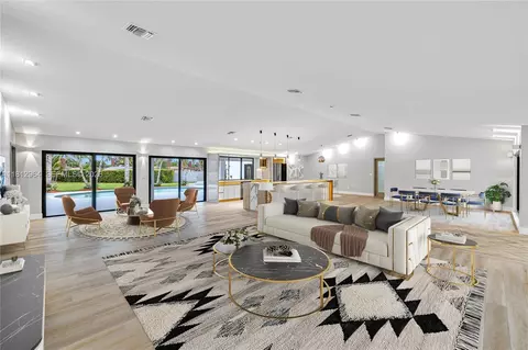 10600 SW 140th St, Miami, FL 33176