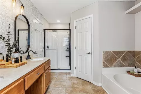 Bath - 3661 Misty Woods, Pace, FL 32571 photo 4 of 5