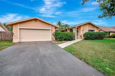 1360 NW 94th Ave, Plantation, FL 33322